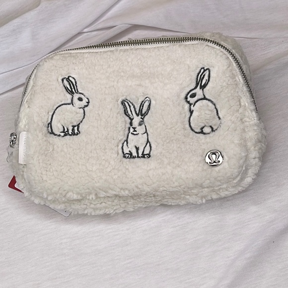 NWT - LULULEMON LUNAR NEW YEAR SHERPA EVERYWHERE BELT BAG -2nd - Picture 4 of 16